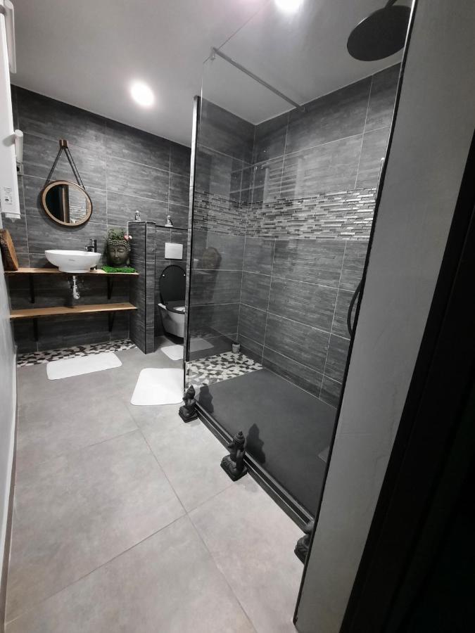 Maison Avec Jacuzzi Saint-Mitre-les-Remparts Exteriér fotografie