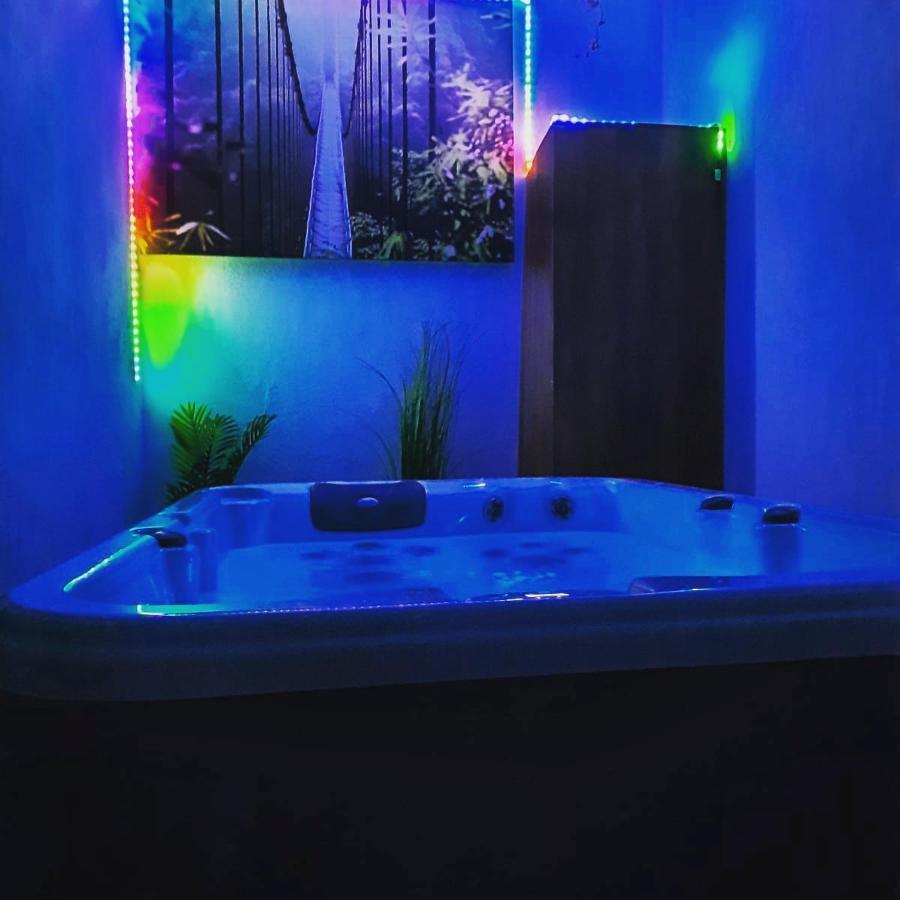 Maison Avec Jacuzzi Saint-Mitre-les-Remparts Exteriér fotografie