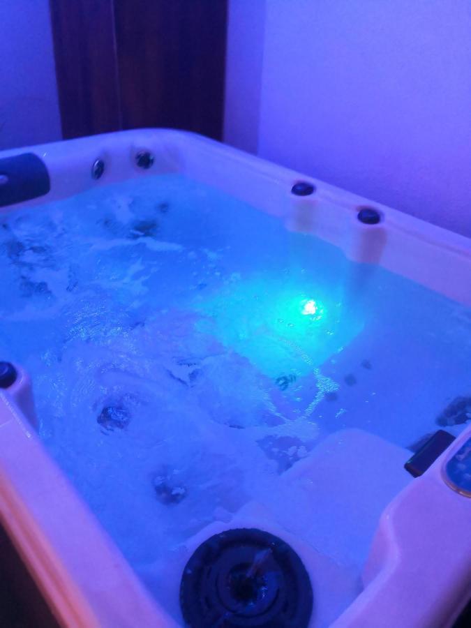 Maison Avec Jacuzzi Saint-Mitre-les-Remparts Exteriér fotografie